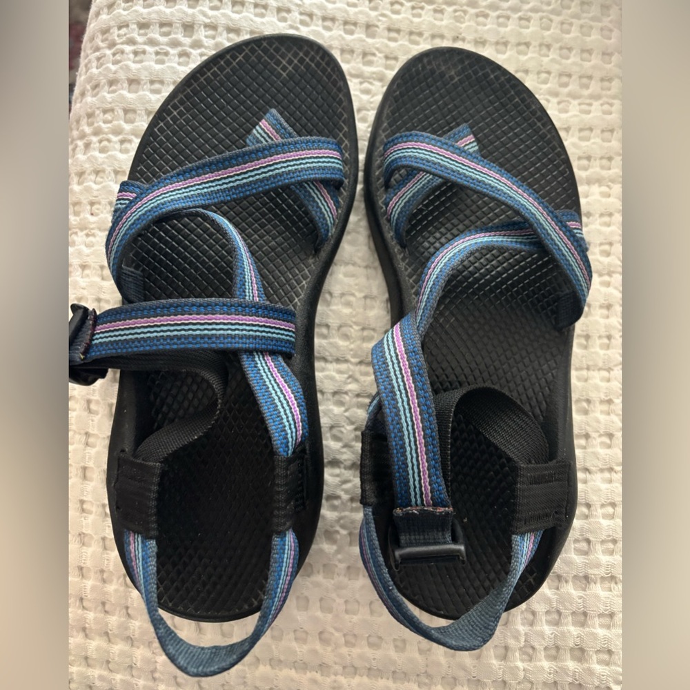 Women’s Chacos Size 8